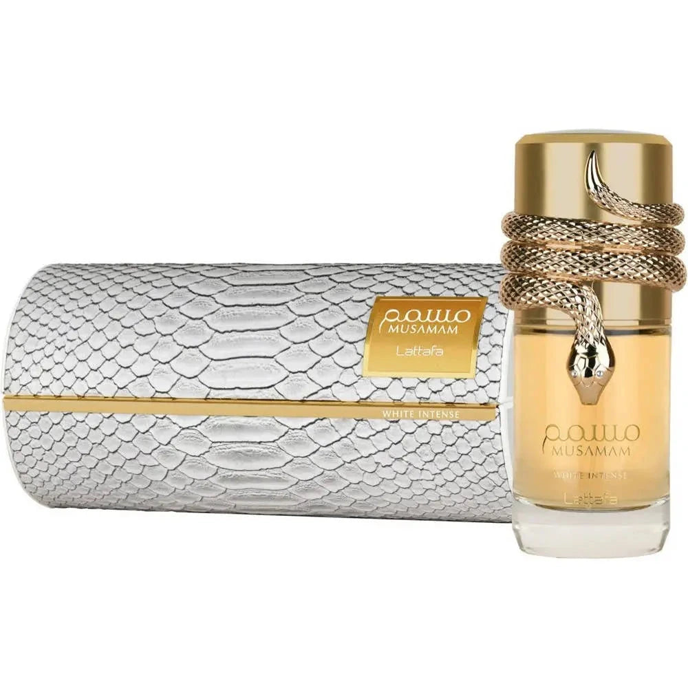 The image presents a perfume bottle with its packaging:  The perfume bottle is transparent with a gold cap and features a gold rope wrapped around it, ending in a snakehead design, as previously described. The bottle contains a golden-yellow liquid, with "?????" (Musamam) and "WHITE INTENSE" written in black, along with the "Lattafa" brand at the bottom. Beside the bottle lies its cylindrical packaging, textured and colored to resemble white snake skin with a metallic sheen. 